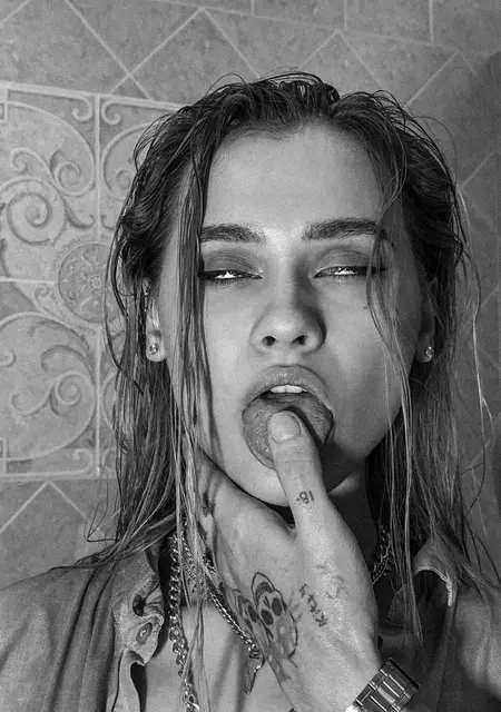 Лена из Ужгорода, ищу на сайте знакомства на одну ночь