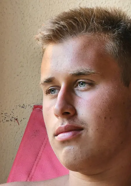 Я Simone, 20, из Рима, ищу знакомства без обязательств