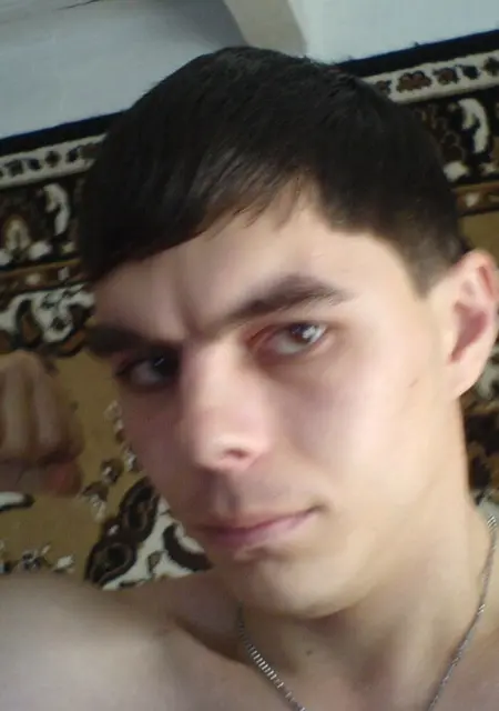 Ванёк из Волновахи, ищу на сайте постоянные отношения