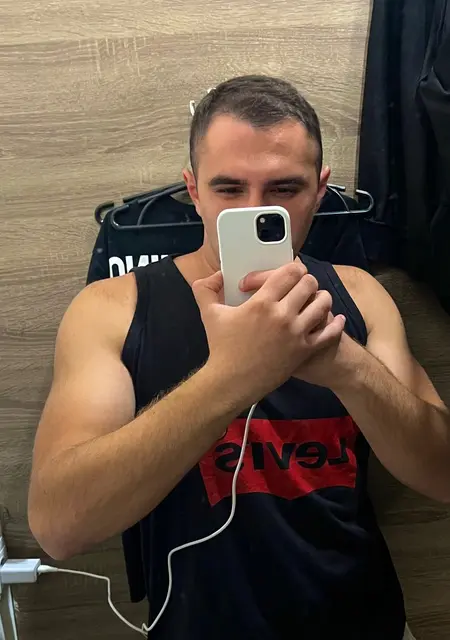 Я Артем, 26, из Самбора, ищу знакомство для приятного времяпровождения