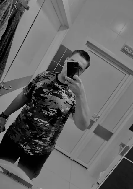 Я Дима, 23 років, знайомлюсь для вірт у Луганську