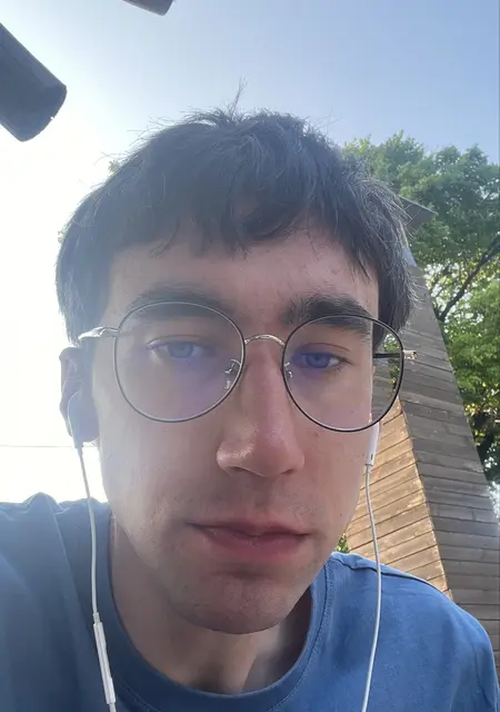 Я Максим, 24, из Кропивницкого, ищу знакомство для приятного времяпровождения