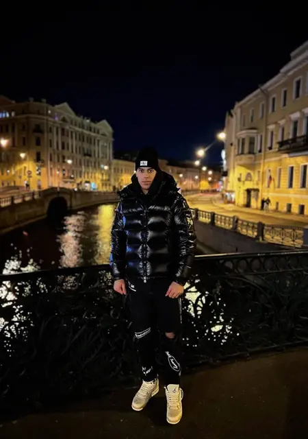 Я Vlad, 26, из Парижа, ищу знакомства без обязательств