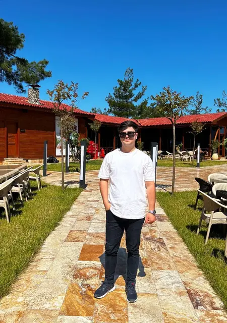 Emirhan из Стамбула, ищу на сайте знакомства без обязательств