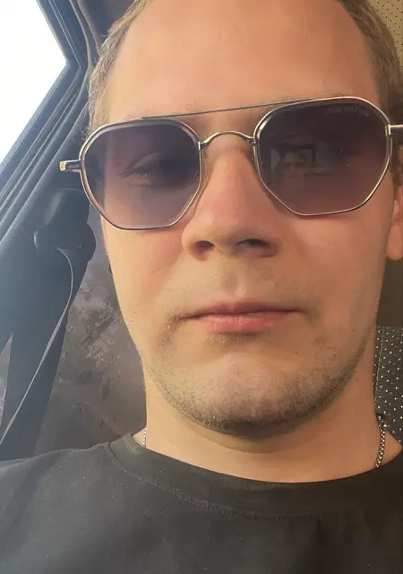 Никита из Амстердама, ищу на сайте знакомства без обязательств