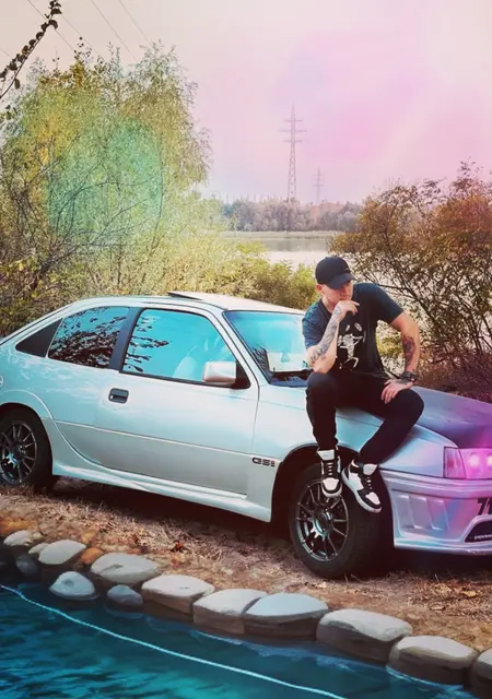 I'm Aleksandr, 30 from Swindon, seeking connections for one-night stand