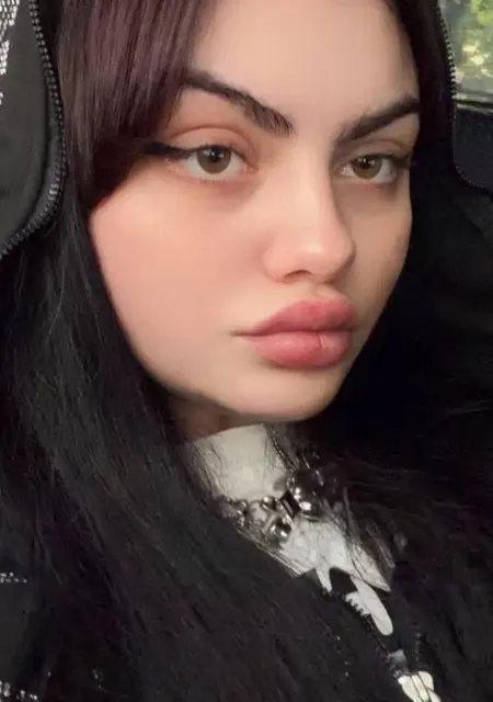 Я Luna, 18, знакомлюсь без обязательств в Дубае