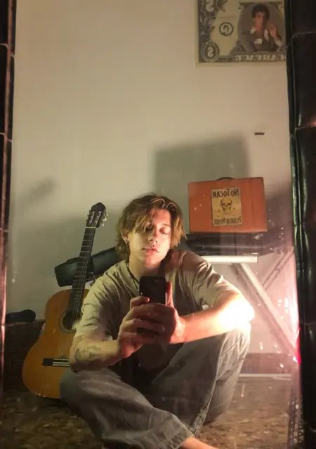 Andy de Valencia, tengo 21 años, listo para conocer para hacer nuevos amigos