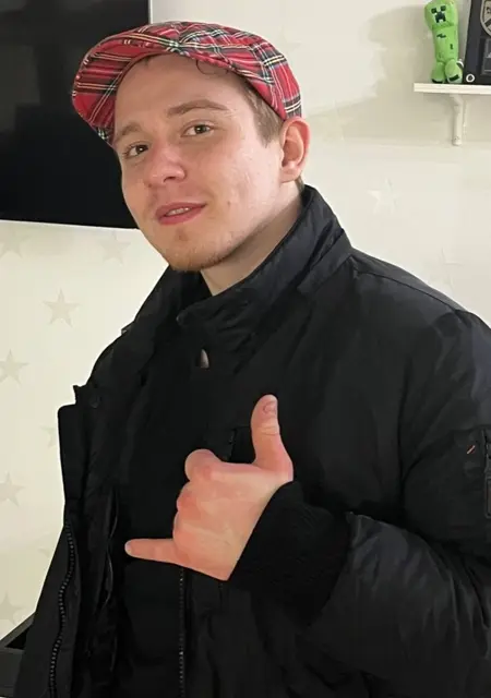 Я Пётр, 20, из Одессы, ищу знакомство для приятного времяпровождения