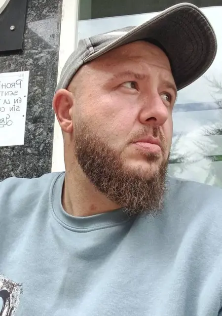 Soy Santos, 36 años, conociéndome para lío de una noche en Rubí