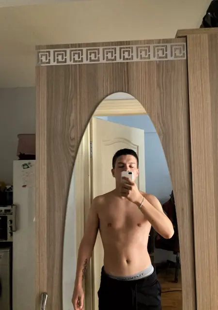 Я Moderated, 19, из Стамбула, ищу знакомства без обязательств