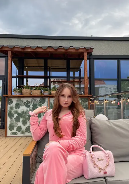 Я Светлана, 19, из Франкфурта-на-майне, ищу знакомства без обязательств