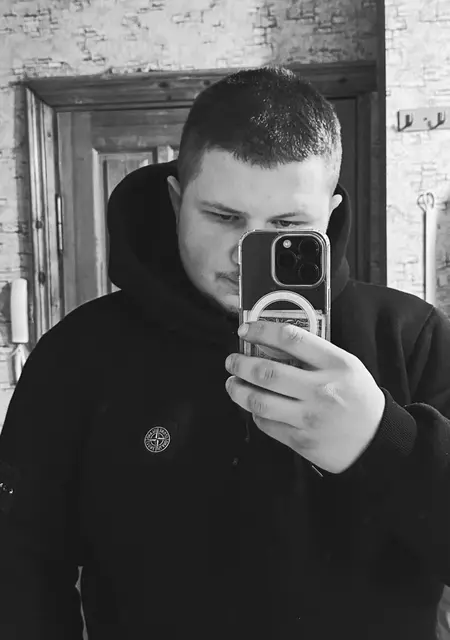 Я Максим, 20 років з Києва, шукаю знайомство для постійних стосунків