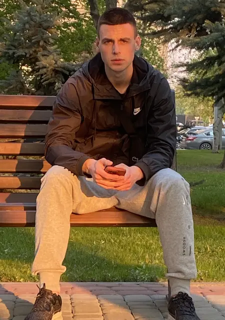 Я Денис, 21 років з Кропивницького, шукаю знайомство для приємного проведення часу