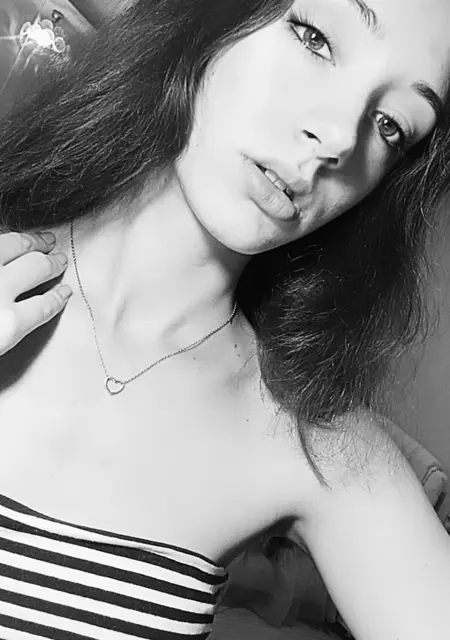 Карина з Дніпро, шукаю на сайті приємне проведення часу