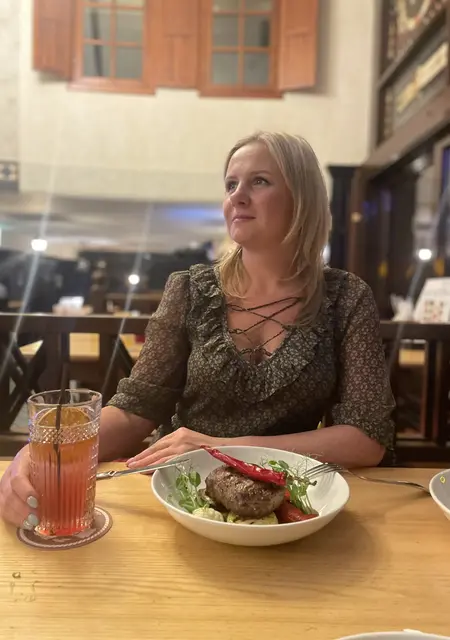 Я Юлия, 41, из Минска, ищу знакомство для приятного времяпровождения