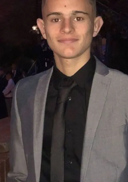 I'm Dale, 18 from London, seeking connections