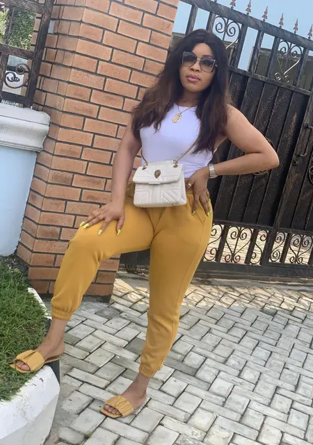 Jennybest from Ammanford, looking for chat