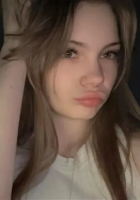 Soy Ksyusha, 18 años de Málaga, busco conocer gente para conversación virtual