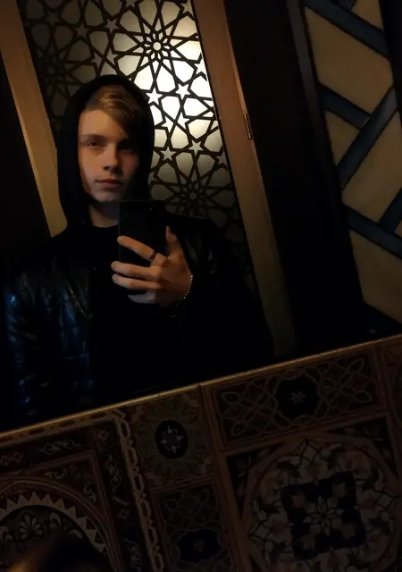 Я Тимур, 21, из Харькова, ищу знакомства на одну ночь