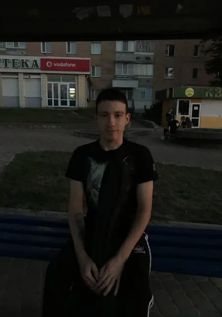 Я Артем, 24, знакомлюсь без обязательств в Ромни