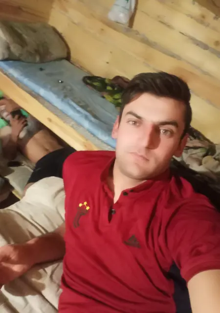 Roma from Dagenham, 24 years old, ready to meet for one-night stand