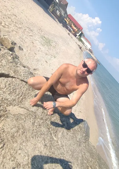 Я Алексей, 45, из Бердянска, ищу знакомства на одну ночь
