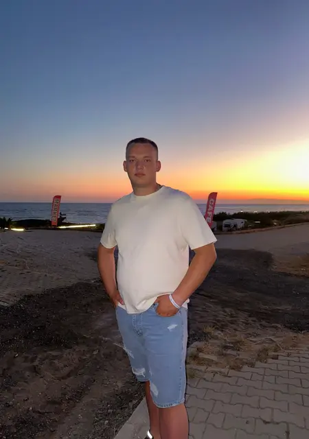 Дима из Чернигова, ищу на сайте открытые отношения