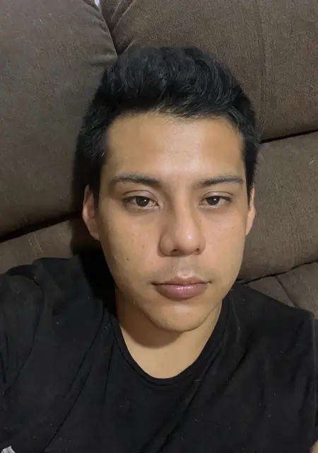 Soy Ivan, 28 años de Zafra, busco conocer gente para relación sin ataduras