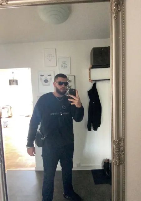 Elmedin из Кунгсбакка, мне 22, познакомлюсь для общения