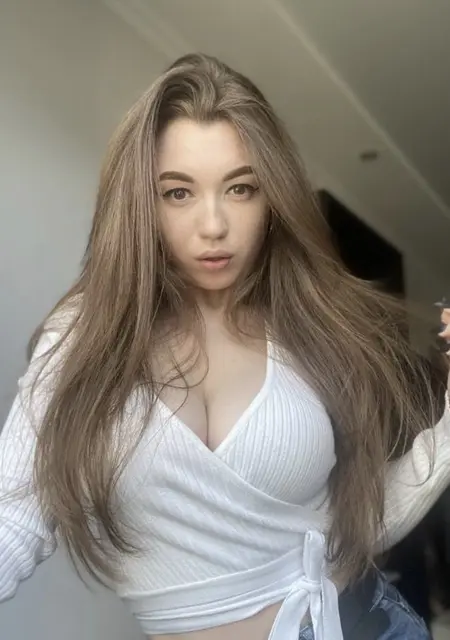 Лера из Минска, мне 25, познакомлюсь для вирта