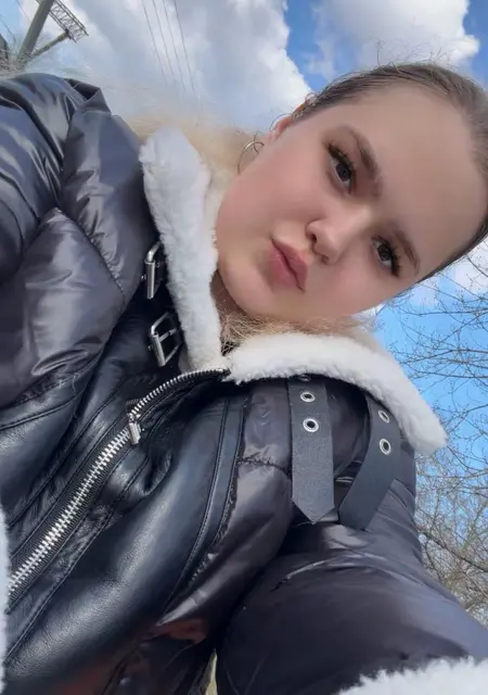 Я Анна, 18, из Минска, ищу знакомство для приятного времяпровождения