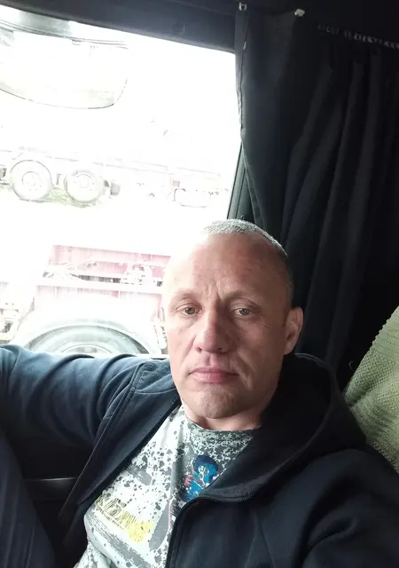 Виктор з Харкова, мені 44 років, познайомлюсь для постійних стосунків