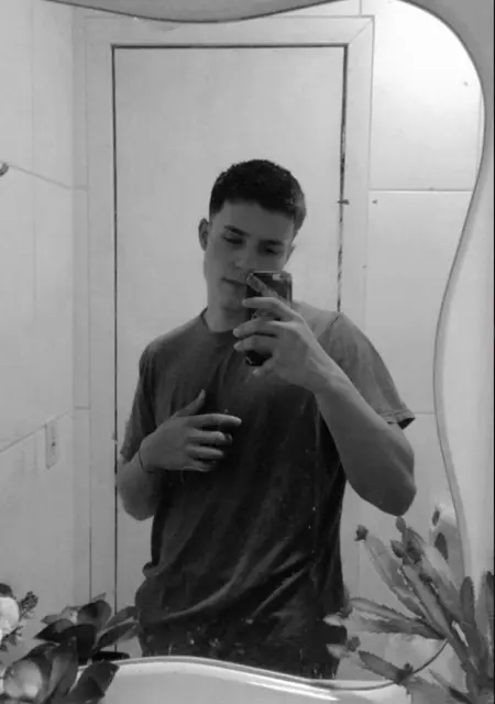 Я Олежик, 21, знакомлюсь без обязательств в Киеве