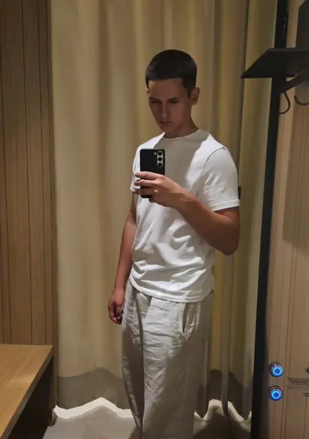 Я Dani, 18, из Сан-Кирзе-дель-Вальес, ищу знакомства на одну ночь