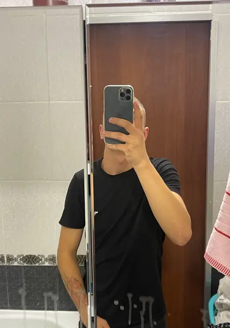 Я Yarik, 19, знакомлюсь на одну ночь в Макеевке