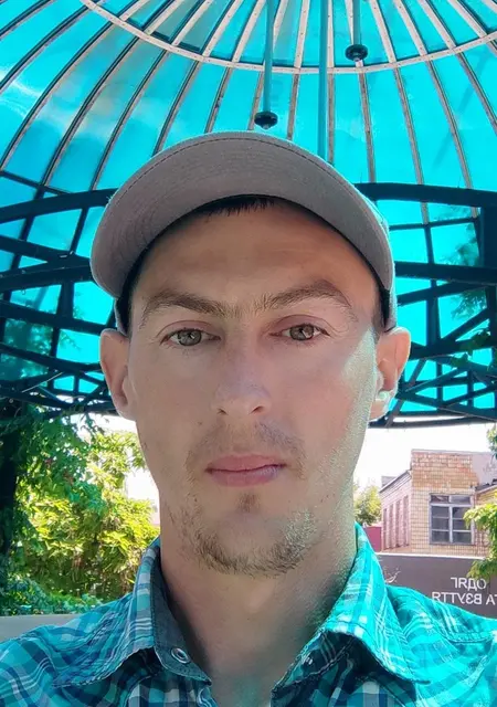 Ваня из Бердянска, ищу на сайте знакомства без обязательств