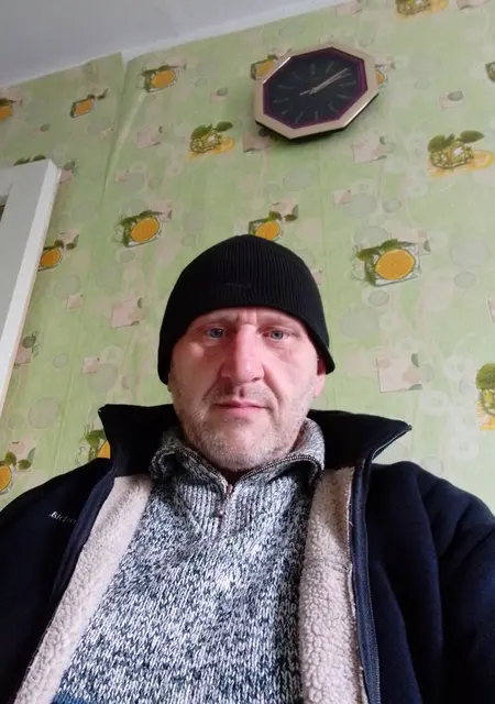 Артур из Мариуполя, ищу на сайте знакомства без обязательств