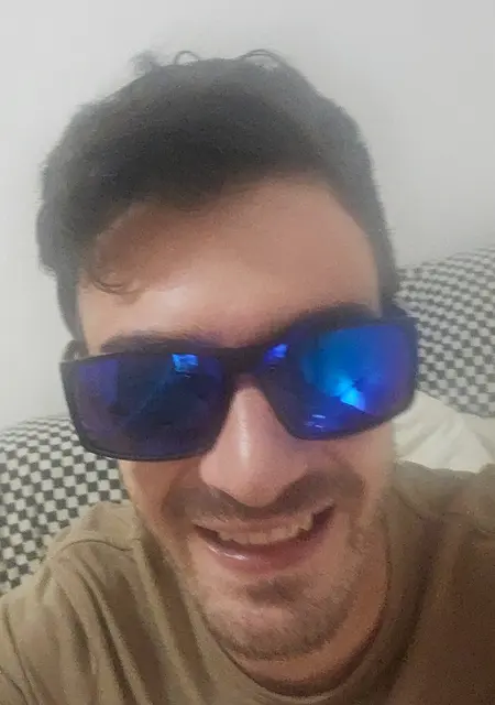 Chupito de Rubí, busco en el sitio lío de una noche