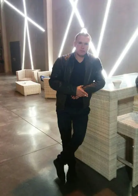 Роман из Чернигова, мне 37, познакомлюсь без обязательств