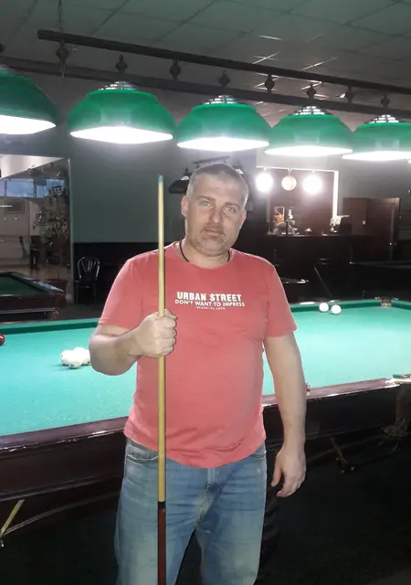 Юрий из Харькова, мне 45, познакомлюсь для приятного времяпровождения