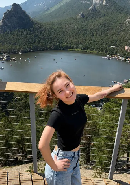 Я Карина, 19, знакомлюсь на одну ночь в Астане