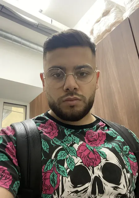 Dima из Дятлово, мне 25, познакомлюсь на одну ночь