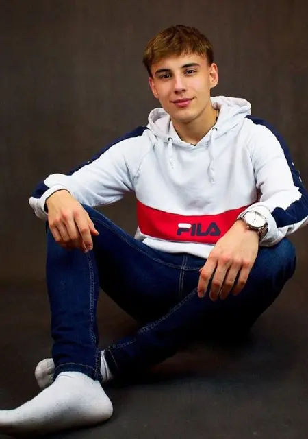 Я Adam, 20, из Праги, ищу знакомство