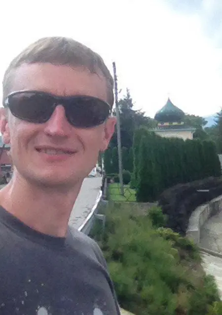 Влад из Нововолынска, мне 42, познакомлюсь для общения