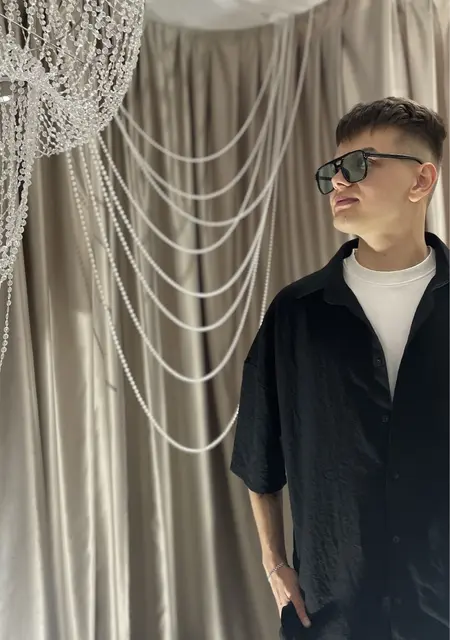 Я Nikita, 19, из Варшавы, ищу знакомство для приятного времяпровождения