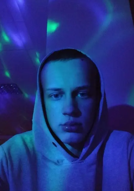 Макс из Мозыря, мне 18, познакомлюсь на одну ночь