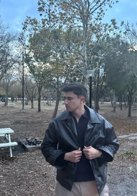 Я Mert, 22, знакомлюсь для открытые отношения в Измире