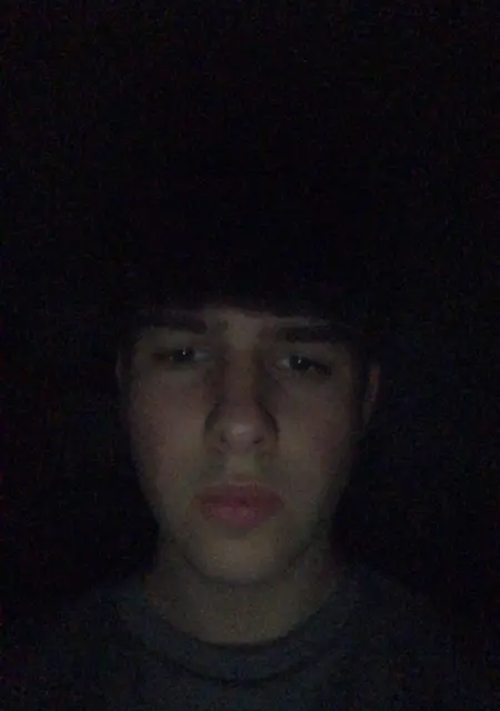 I'm James, 18, looking to meet for one-night stand in Leicester