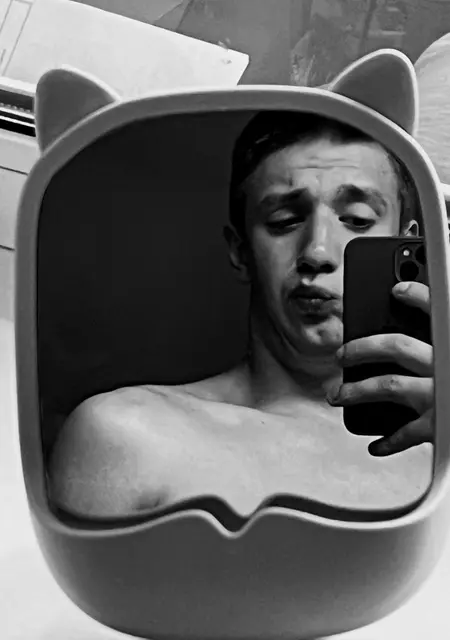 Я Игорь, 21, из Гомеля, ищу знакомства без обязательств